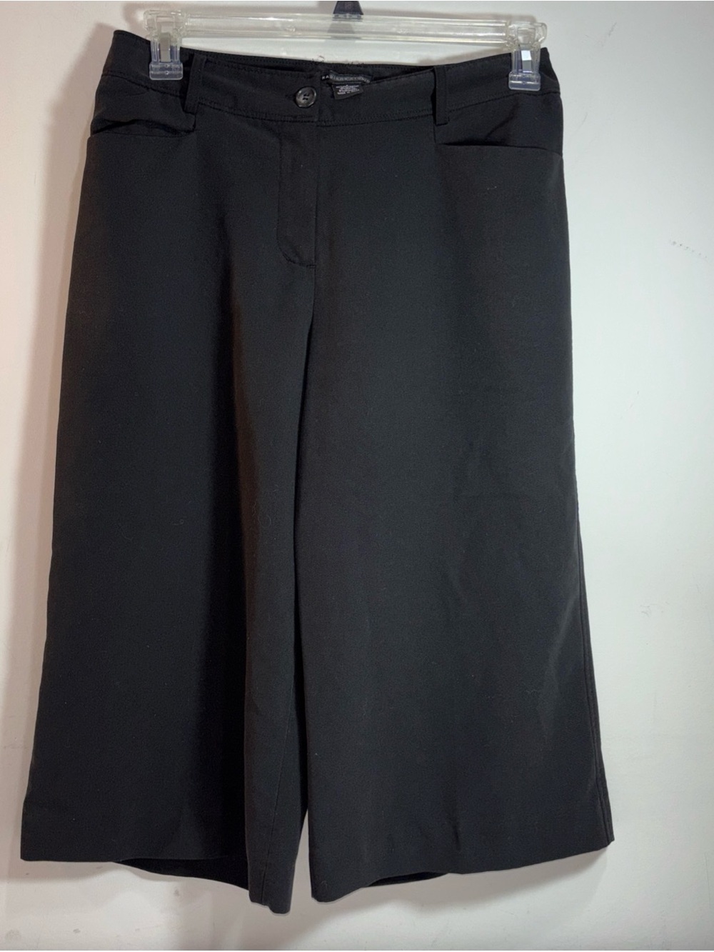 Madison Studio Black Women's Wide-Leg capris. 880